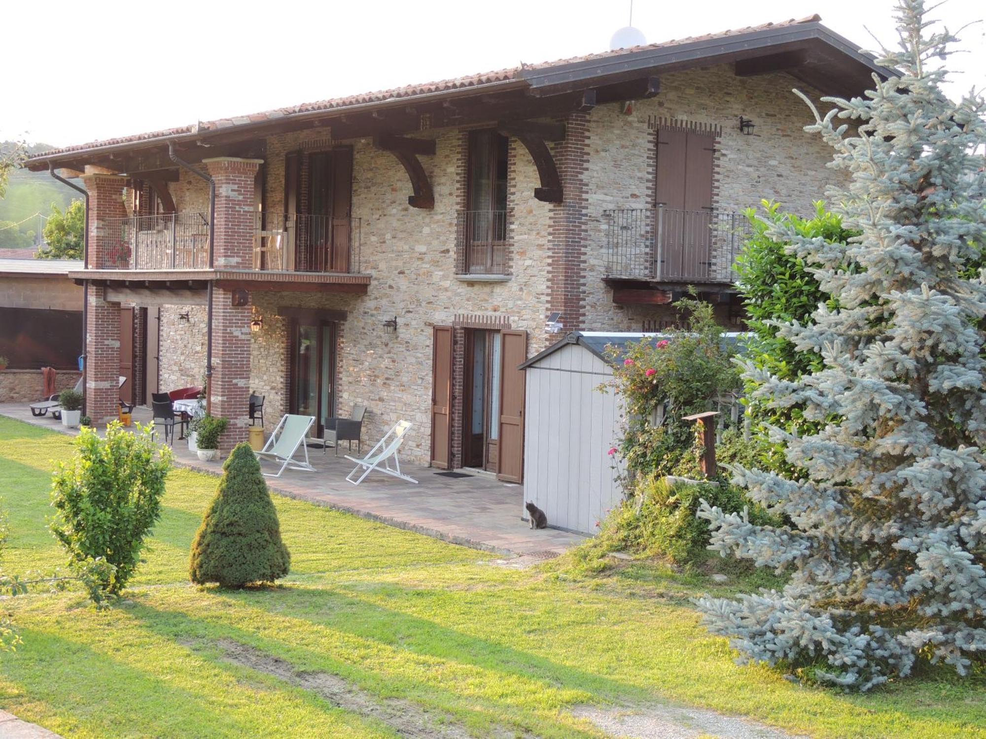 B&B Casa Bella Comba Vignolo Exterior photo
